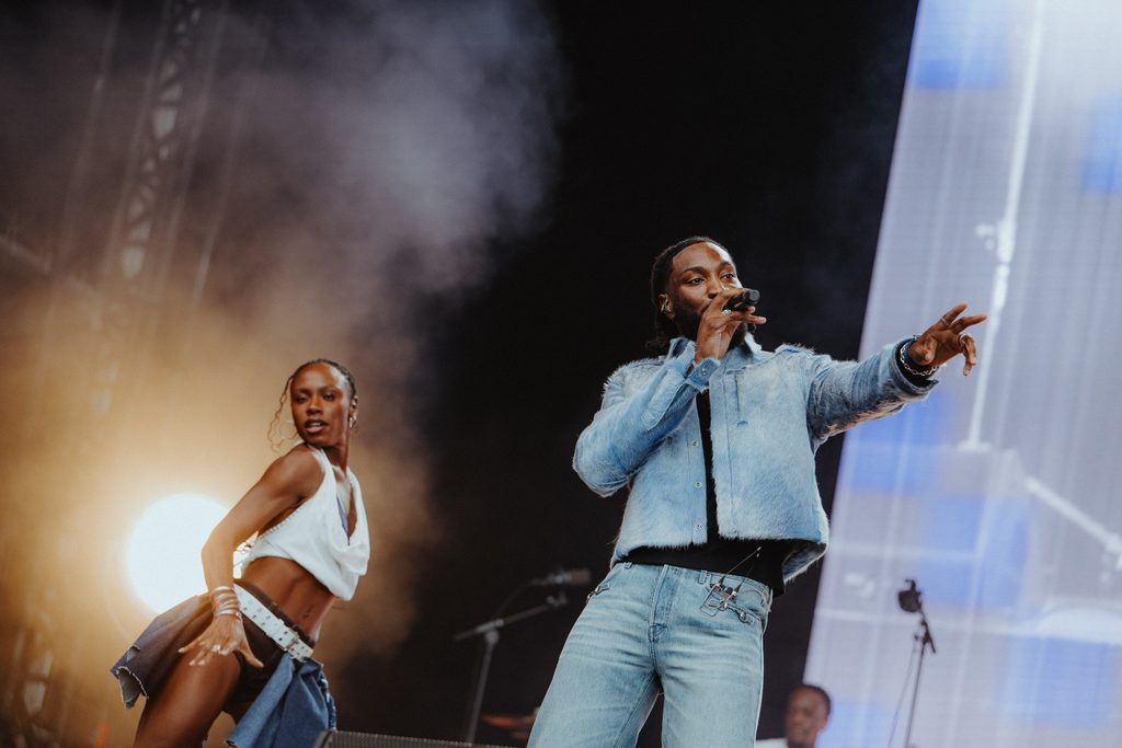 Odeal performing with dancers at All Points East 2026